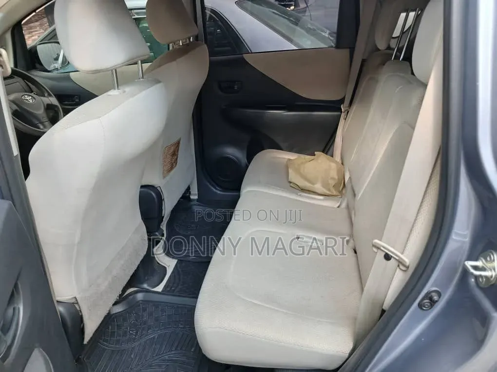 Toyota Ractis 2008 Gray