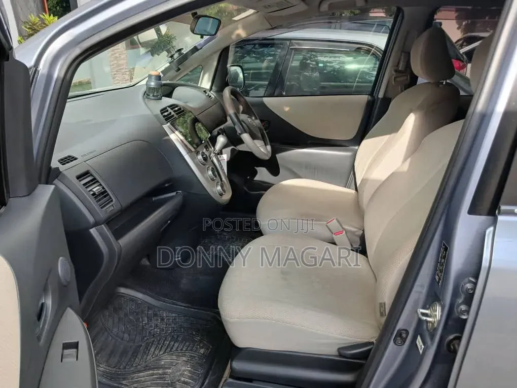 Toyota Ractis 2008 Gray