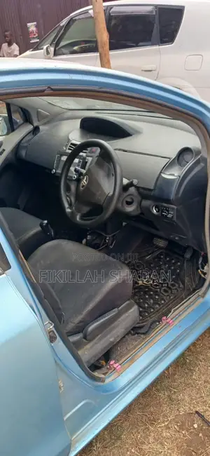 Toyota Vitz 2006 Blue