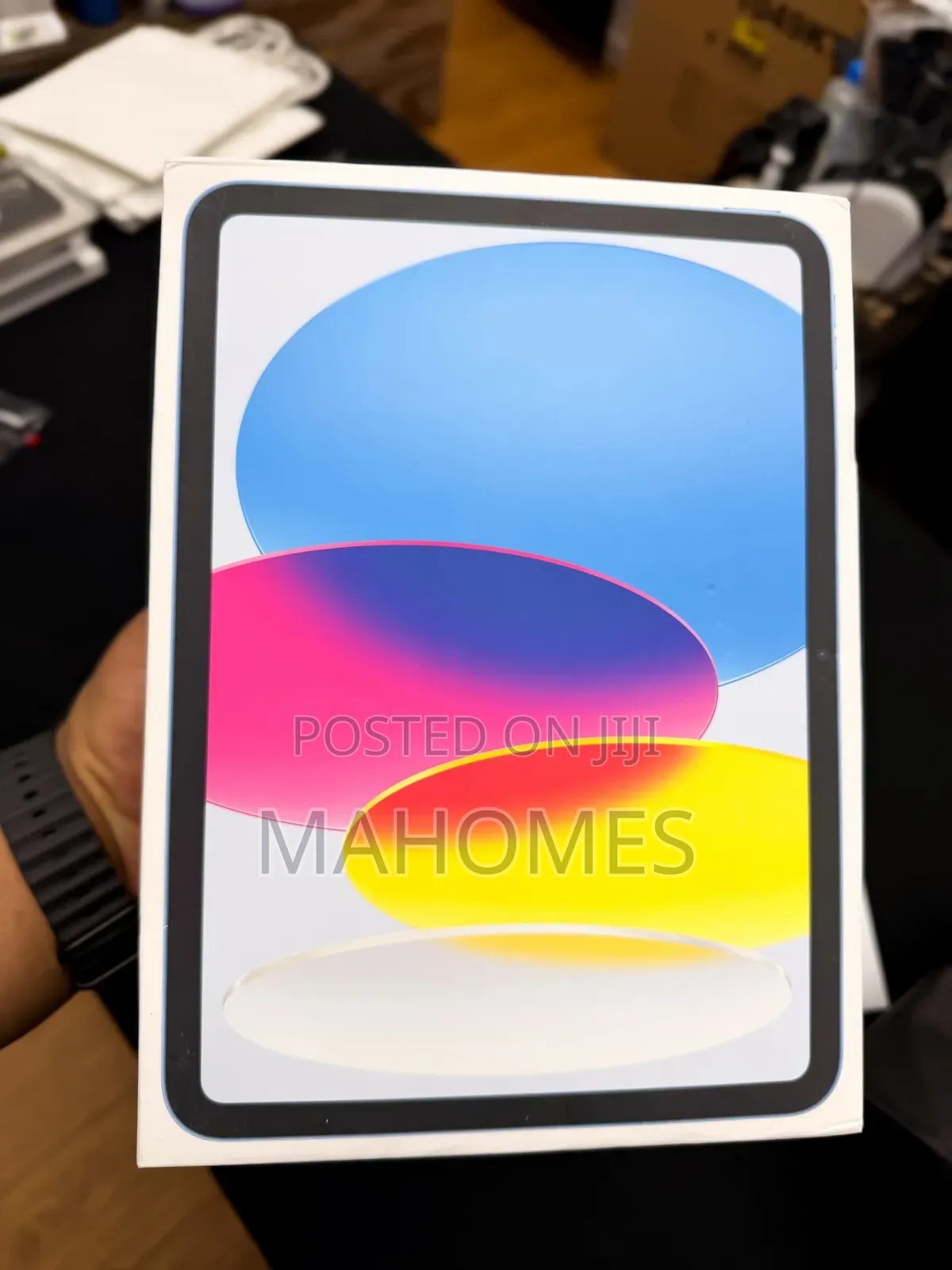 New Apple iPad (2025) 256 GB Red