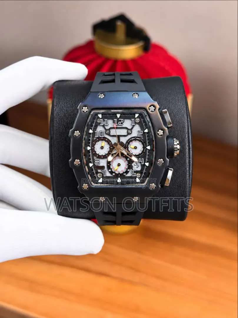 In Rubber Belts Design Men's New and Original Watches