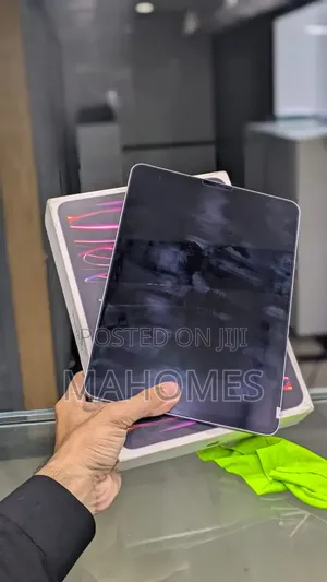 New Apple iPad Pro 12.9 (2022) 128 GB Black