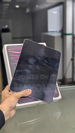 New Apple iPad Pro 12.9 (2022) 128 GB Black