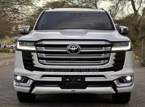 Toyota Land Cruiser LC300 2023 Pearl