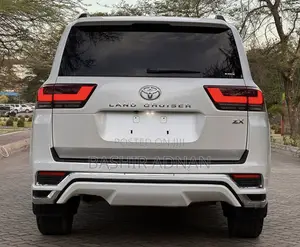 Toyota Land Cruiser LC300 2023 Pearl