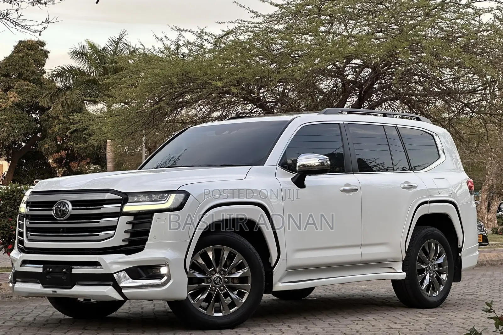 Toyota Land Cruiser LC300 2023 Pearl