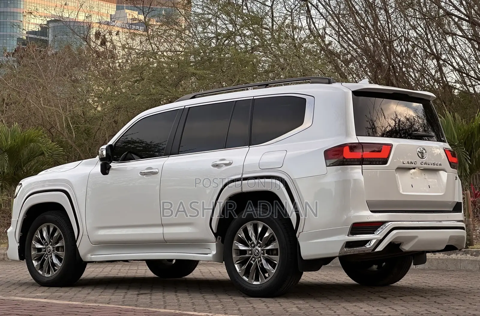 Toyota Land Cruiser LC300 2023 Pearl