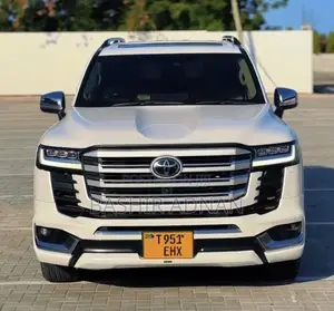 Toyota Land Cruiser LC300 2023 Pearl