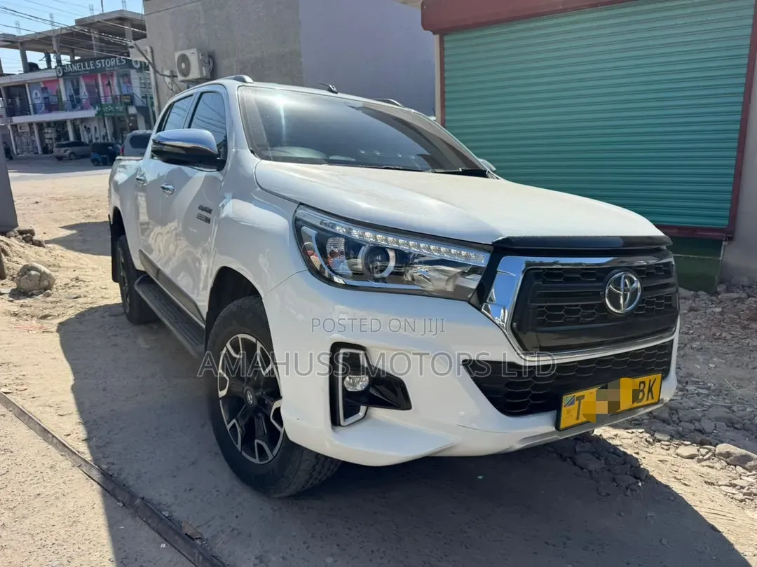 Toyota Hilux 2020 White