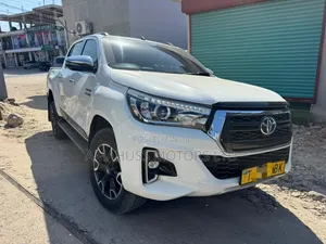 Toyota Hilux 2020 White