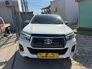 Toyota Hilux 2020 White