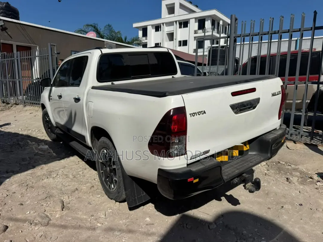 Toyota Hilux 2020 White