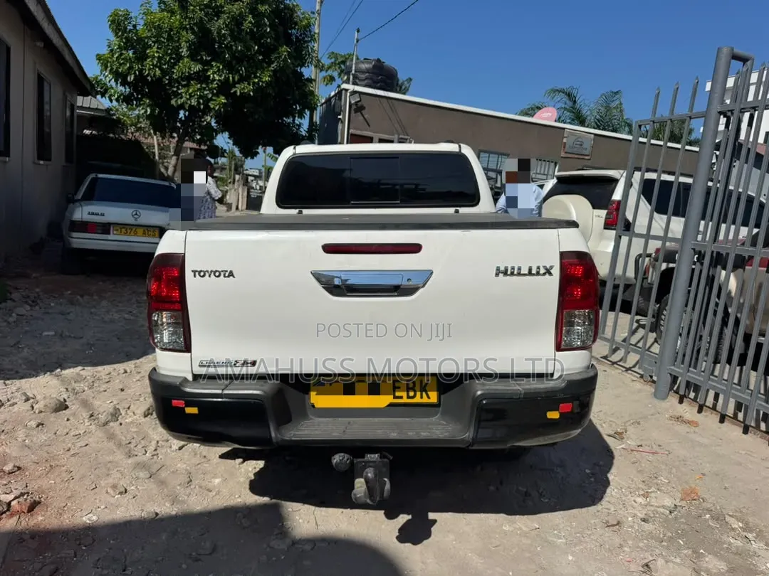 Toyota Hilux 2020 White