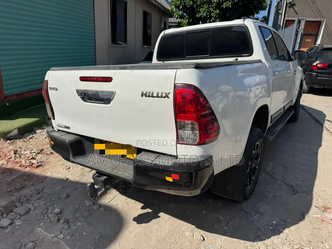 Toyota Hilux 2020 White