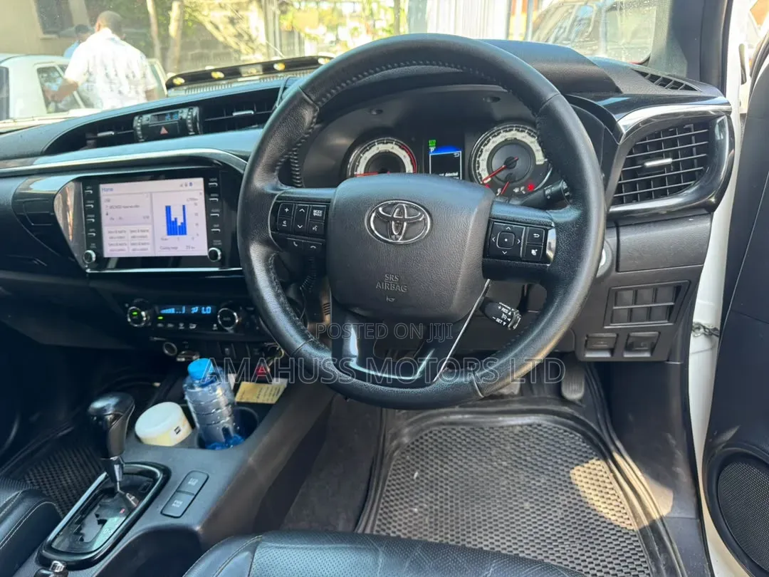 Toyota Hilux 2020 White