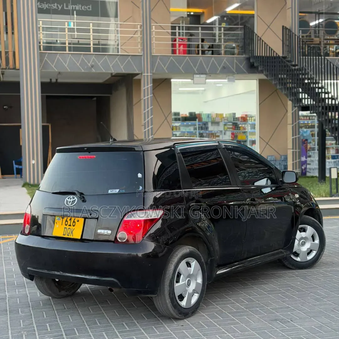 Toyota IST 2005 Black