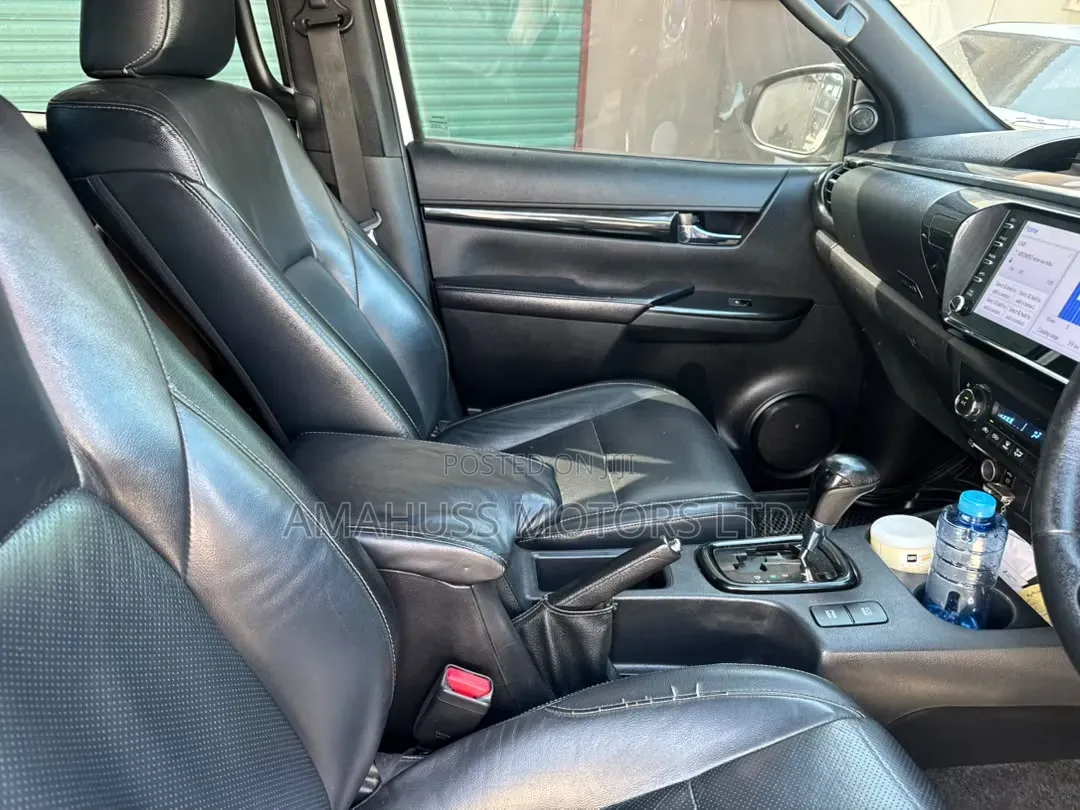 Toyota Hilux 2020 White