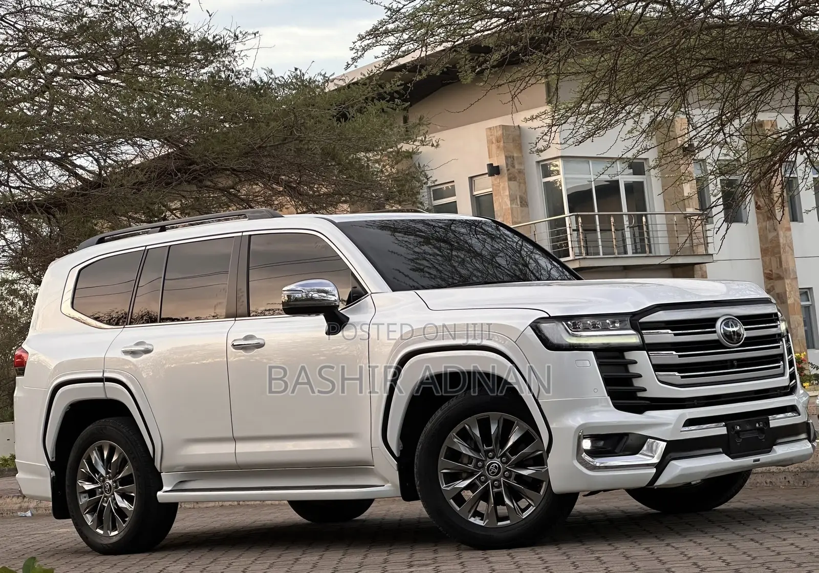 Toyota Land Cruiser LC300 2023 Pearl
