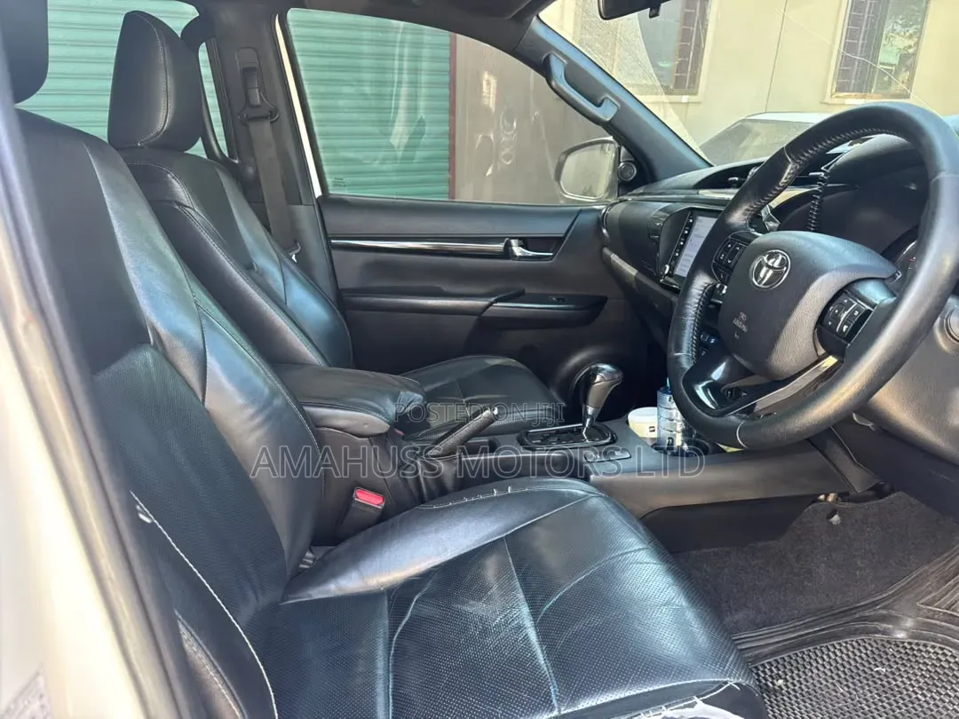Toyota Hilux 2020 White