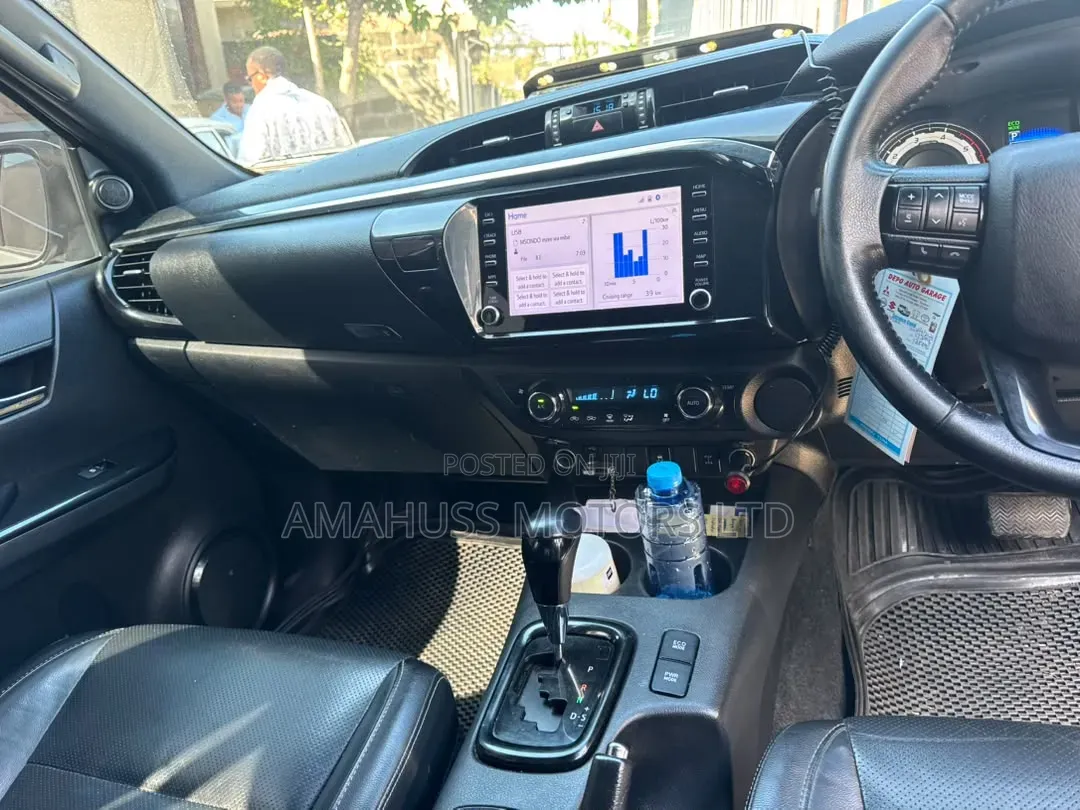 Toyota Hilux 2020 White