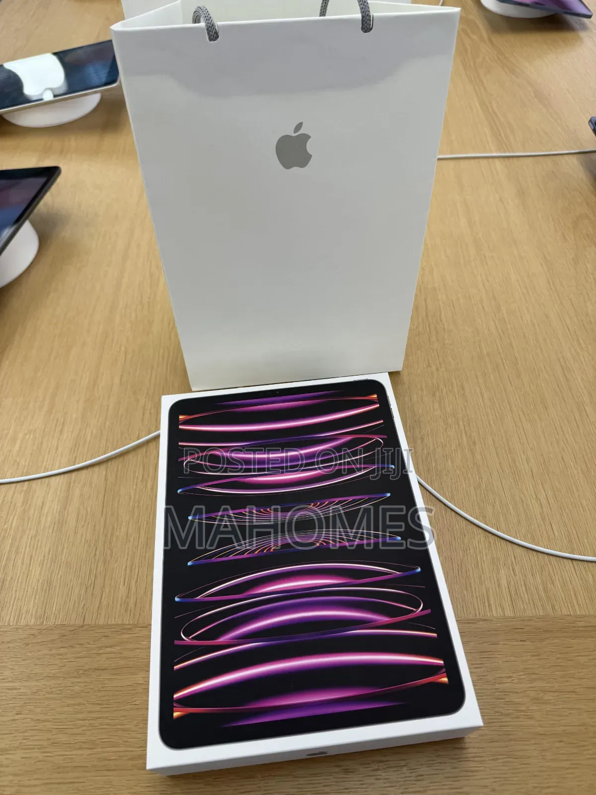 New Apple iPad Pro 12.9 (2022) 256 GB Silver