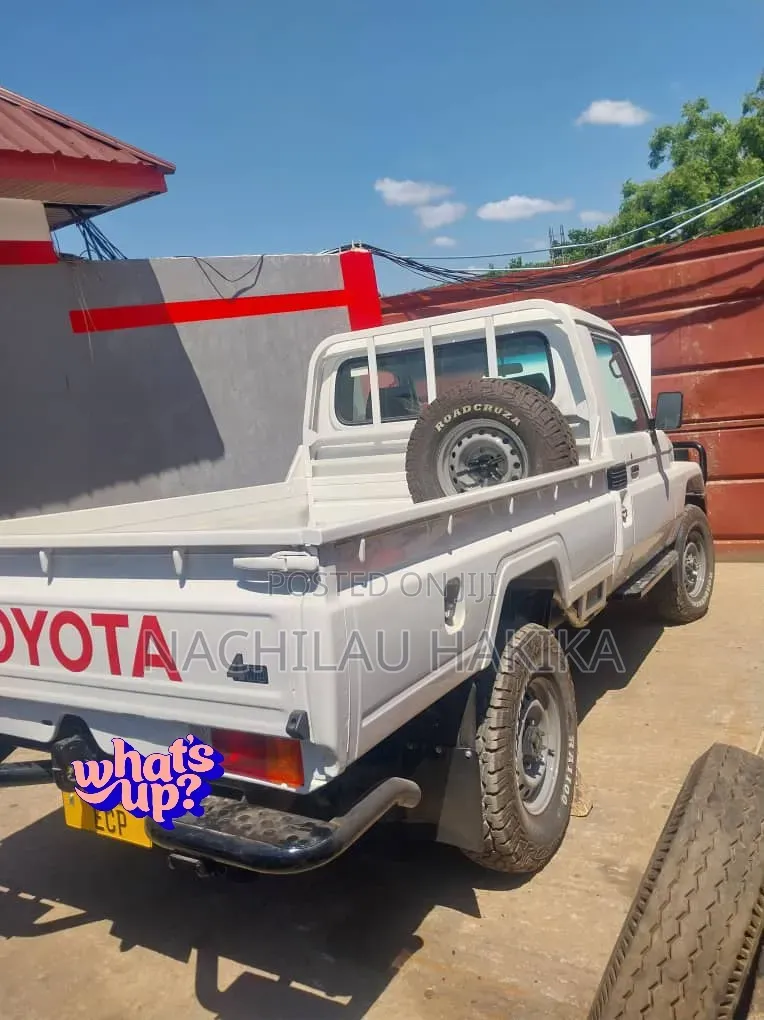Toyota Land Cruiser 2000 White