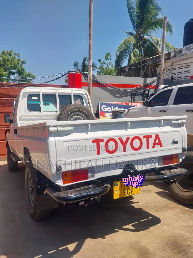 Toyota Land Cruiser 2000 White
