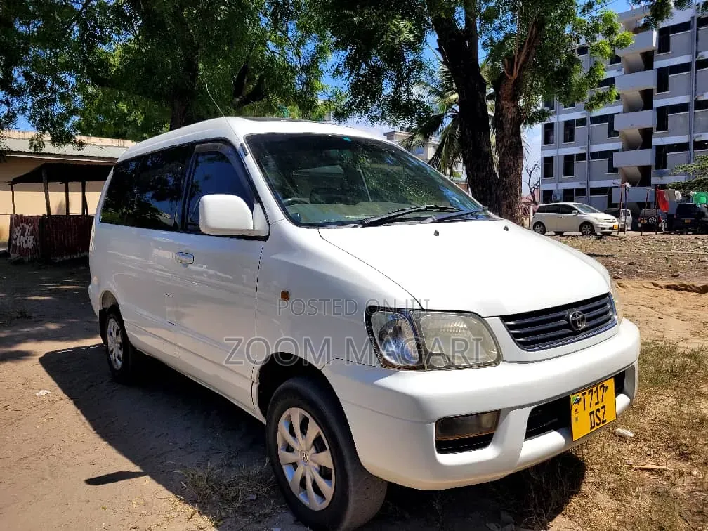 Toyota Noah 2002 White