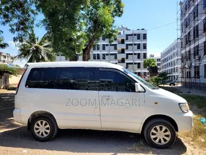 Toyota Noah 2002 White