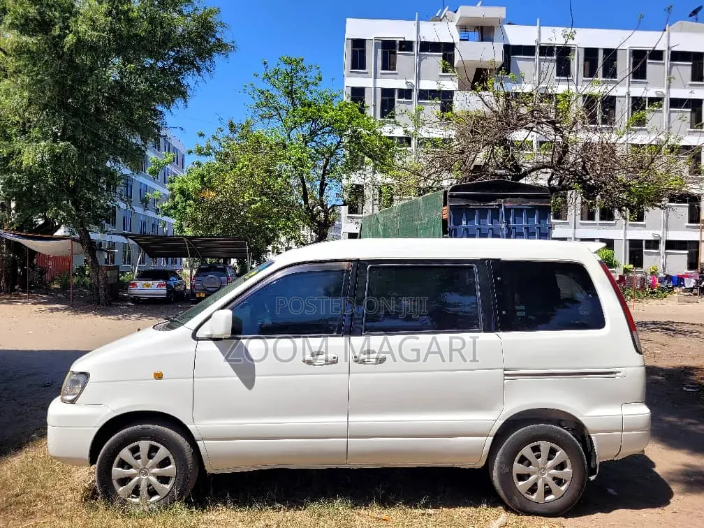 Toyota Noah 2002 White