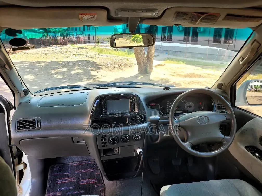 Toyota Noah 2002 White