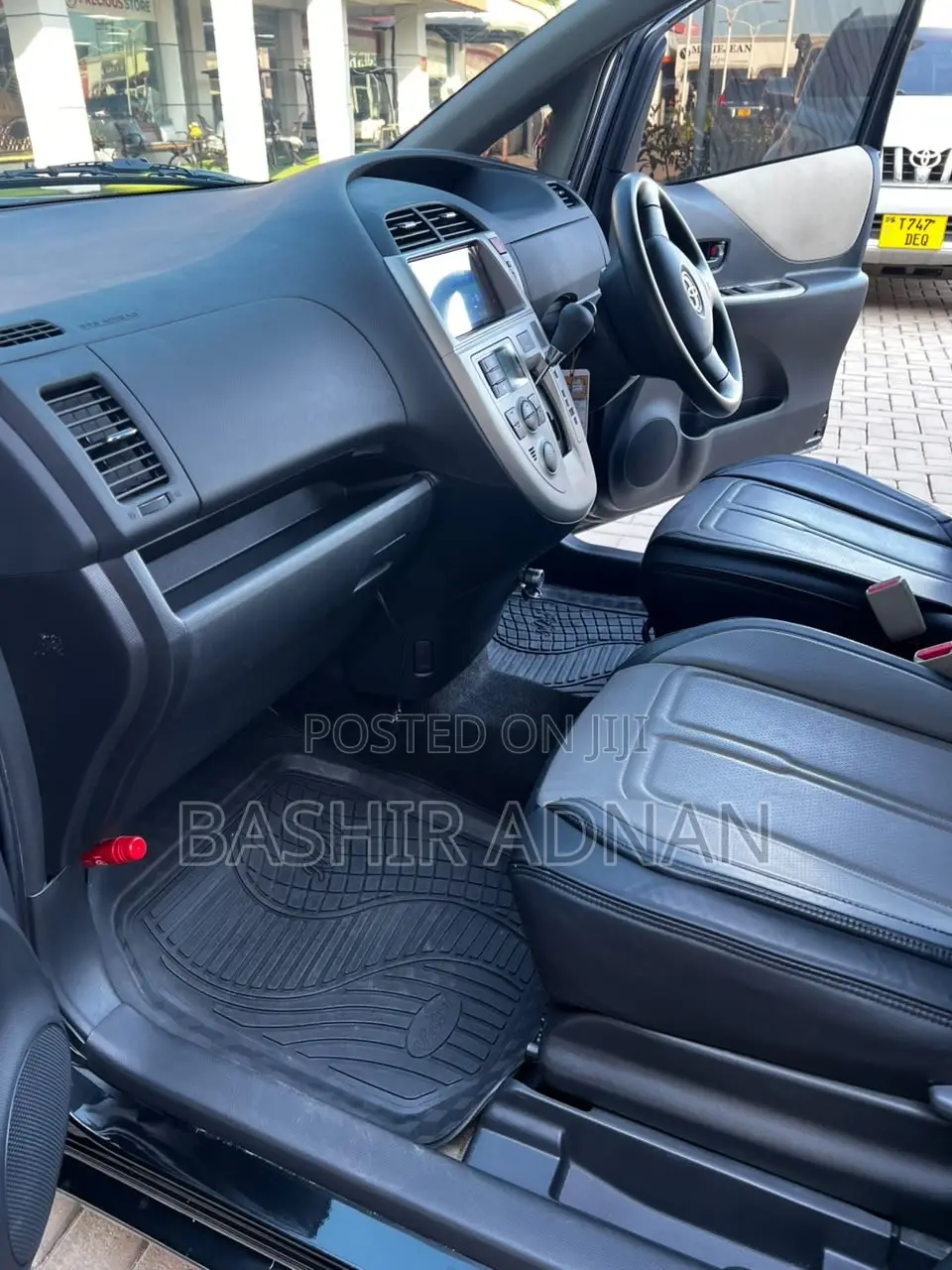 Toyota Ractis 1.3 FWD 2009 Black