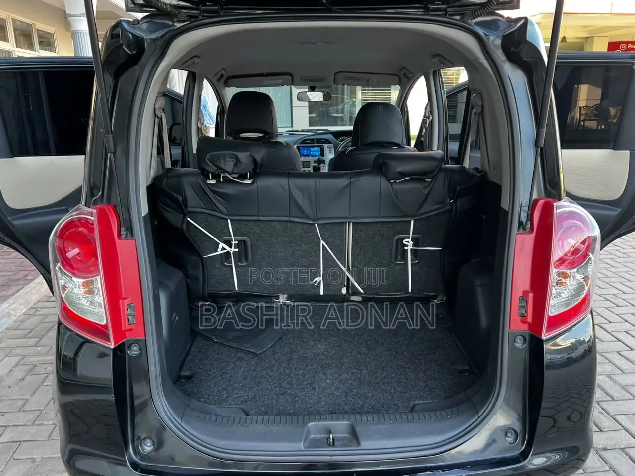 Toyota Ractis 1.3 FWD 2009 Black