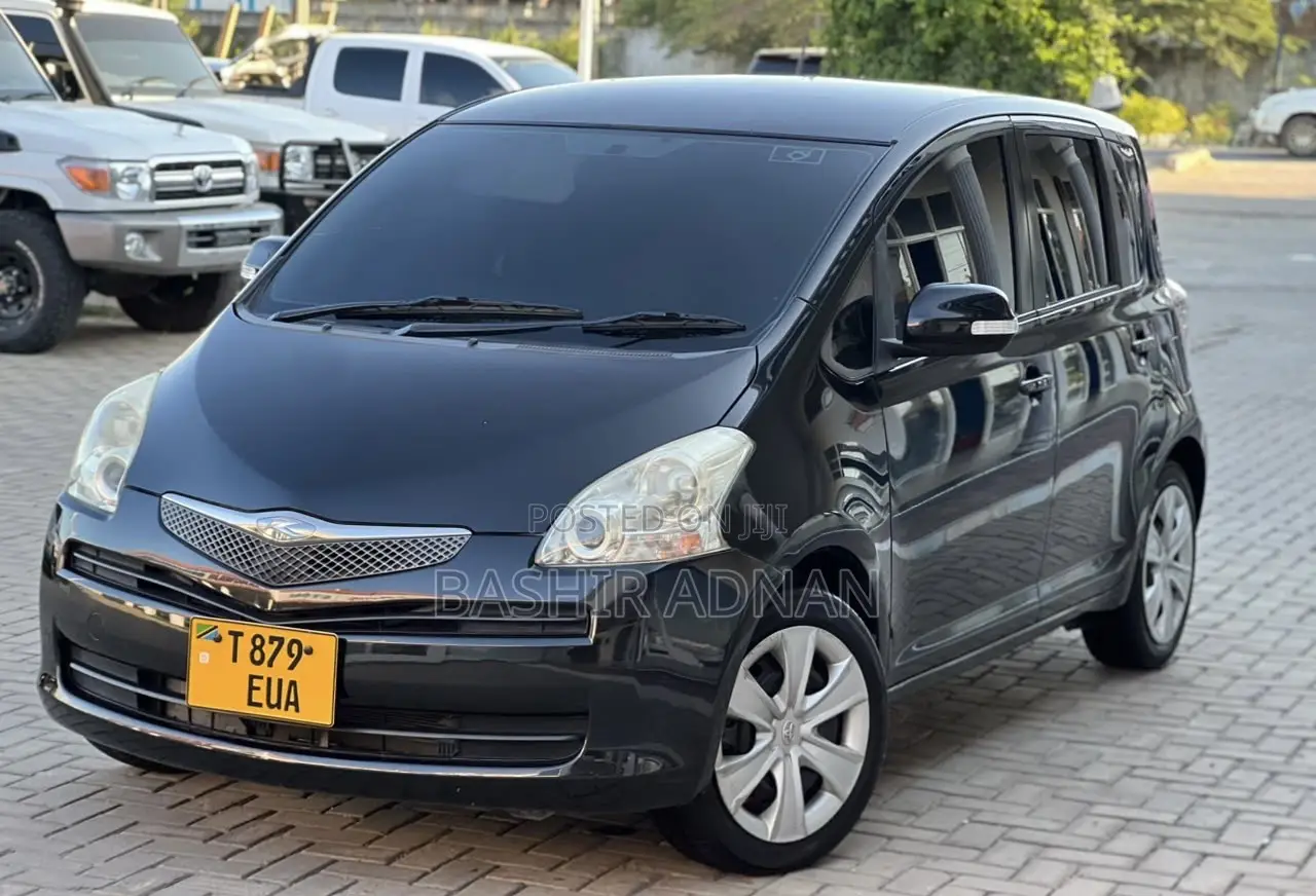 Toyota Ractis 1.3 FWD 2009 Black
