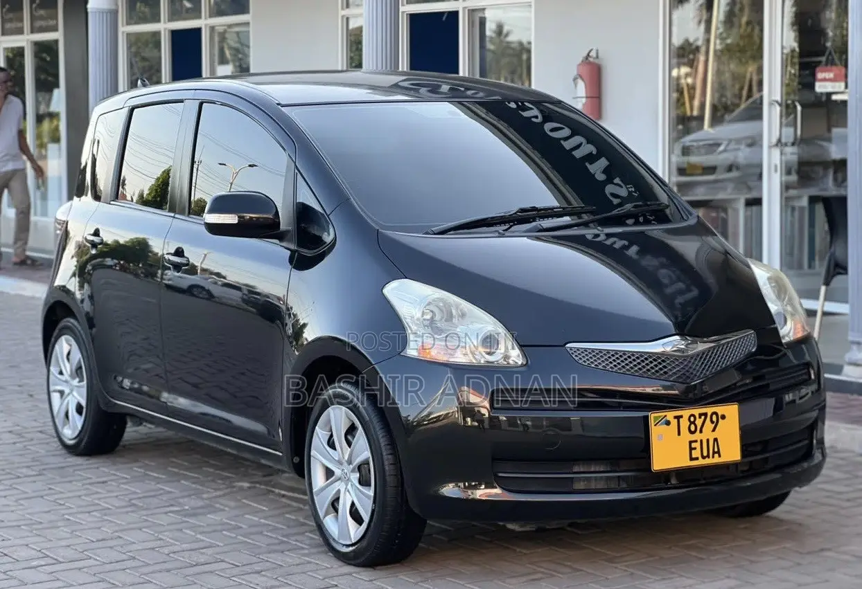 Toyota Ractis 1.3 FWD 2009 Black