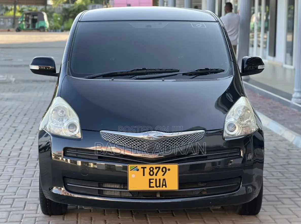Toyota Ractis 1.3 FWD 2009 Black