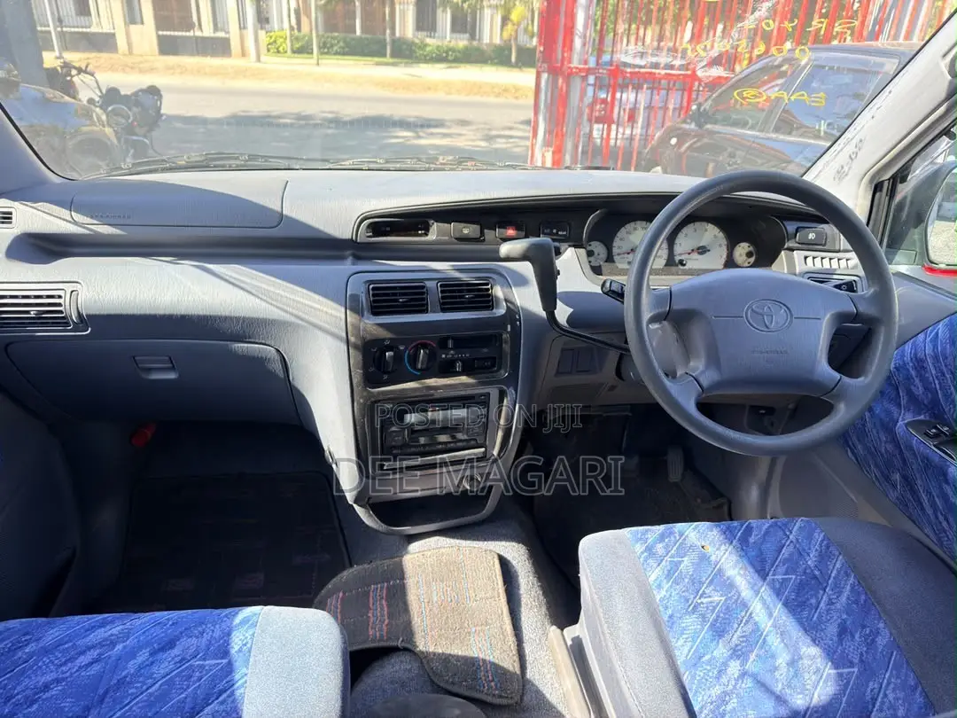 Toyota LiteAce Noah 1997 White