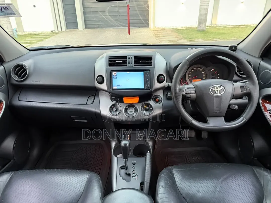 Toyota Vanguard 2010 Black