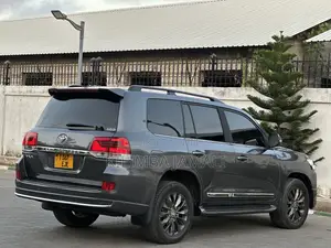 Toyota Land Cruiser 2018 Gray