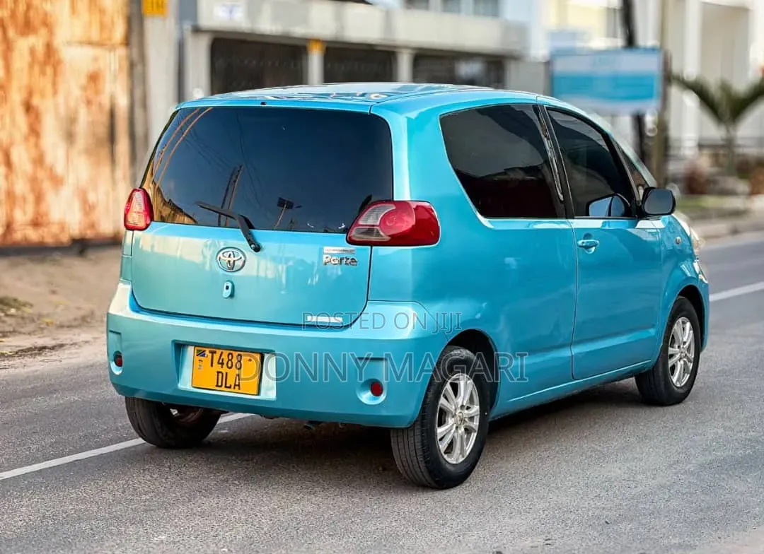 Toyota Porte 2006 Blue