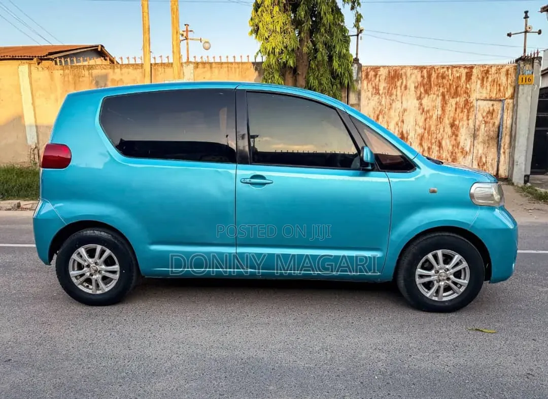 Toyota Porte 2006 Blue