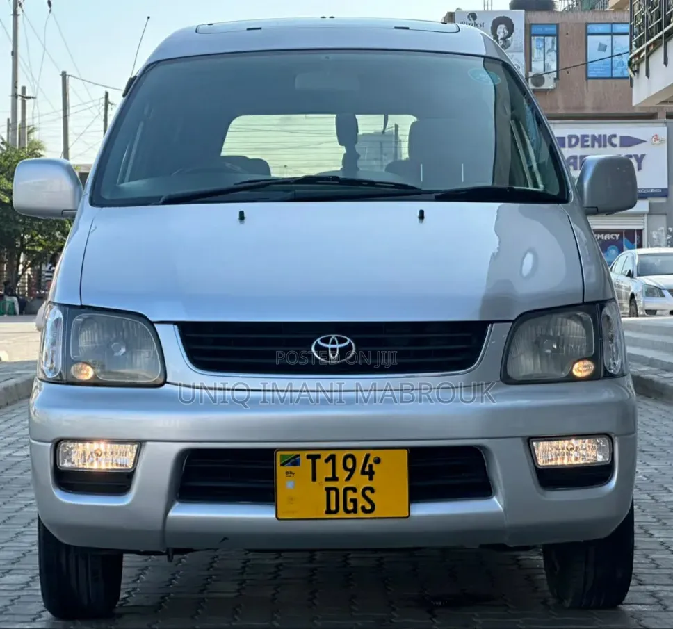 Toyota Noah 2001 Silver