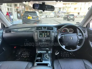 Toyota Crown 2006 White