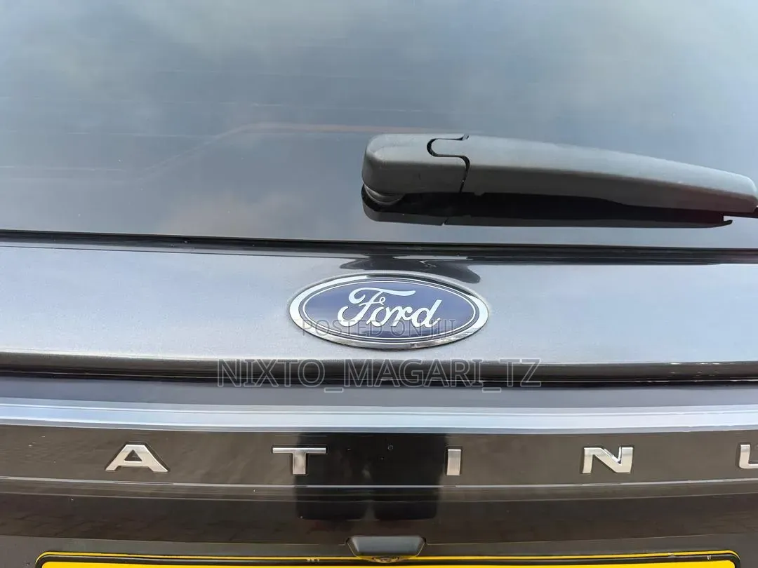 Ford Everest 2025 Gray