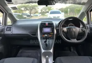 Toyota Auris 2010 Silver