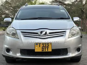 Toyota Auris 2010 Silver