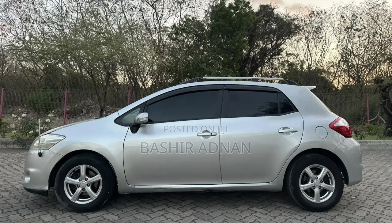 Toyota Auris 2010 Silver