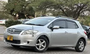 Toyota Auris 2010 Silver