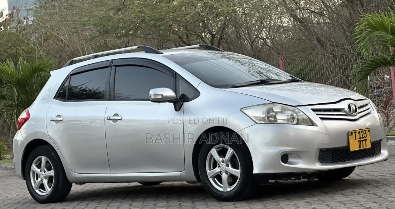 Toyota Auris 2010 Silver