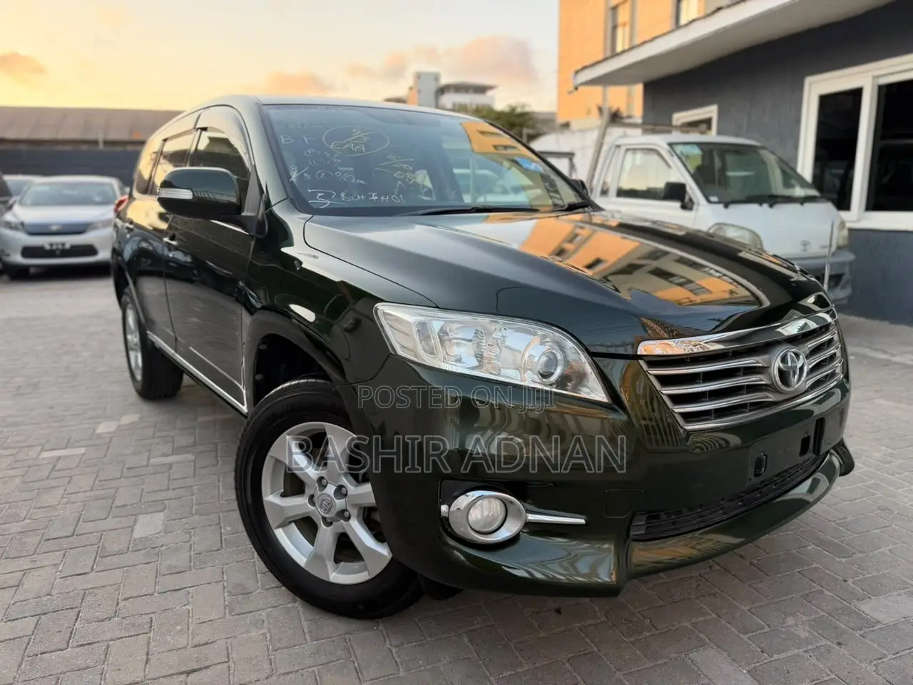 Toyota Vanguard 2011 Green
